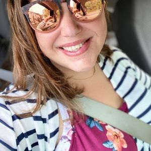 Meet your Posher, Elizabeth